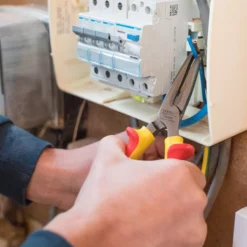 Pince à Bec Demi-rond Long Coudé Isolée 1000V STANLEY 200 Mm - 0-84-008 -Stanley Magasin STAN0295 2