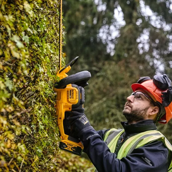 Taille-haies XR 18V 5Ah Li-Ion DEWALT - DCMHT563P1-QW 4 Taille-haies XR 18V 5Ah Li-Ion DEWALT - DCMHT563P1-QW – Image 2